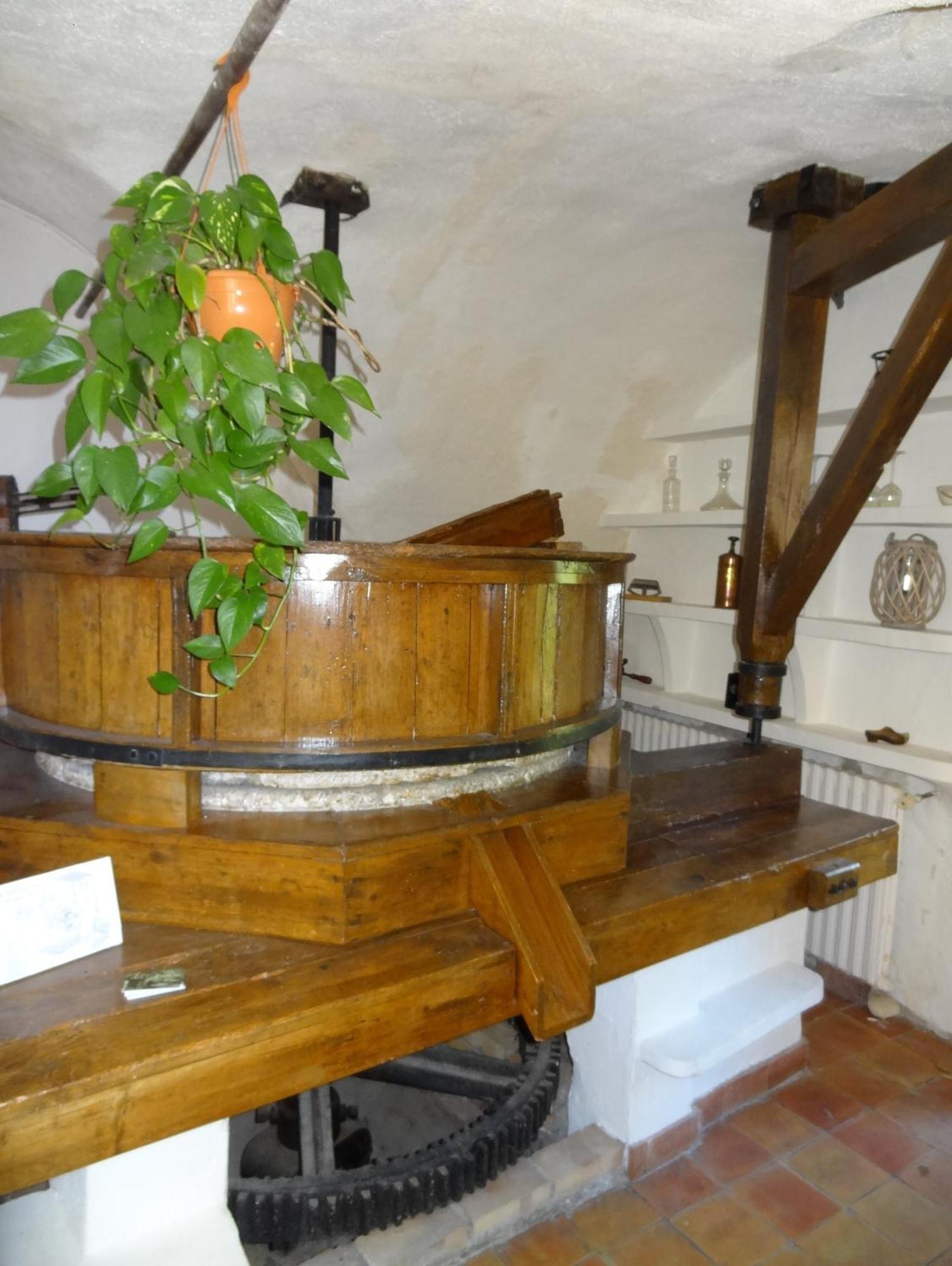 Le Moulin Des Ocres Villa Apt Eksteriør billede